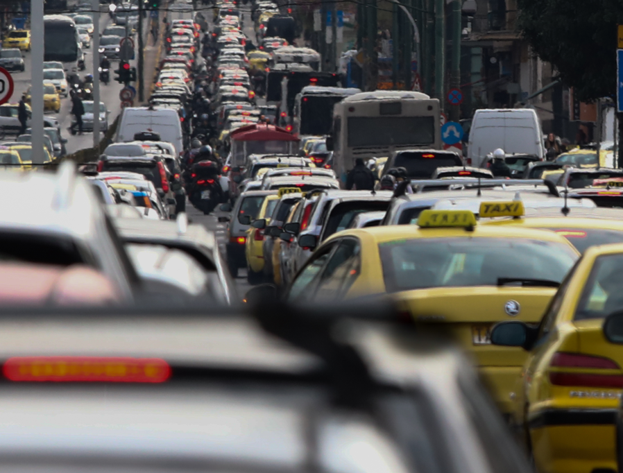 Καραμπόλα οχημάτων στην λεωφόρο Αλίμου – Κατεχάκη