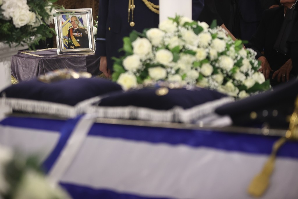 Μιχάλης Κωσταράκος: Συγκίνηση στο τελευταίο αντίο στον πρώην αρχηγό ΓΕΕΘΑ (pics)