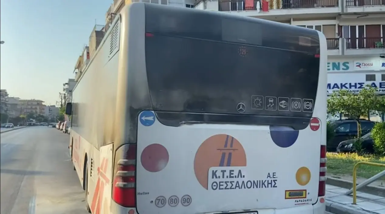 Λαχτάρα για επιβάτες αστικού λεωφορείου στη Θεσσαλονίκη – Πήρε φωτιά εν κινήσει