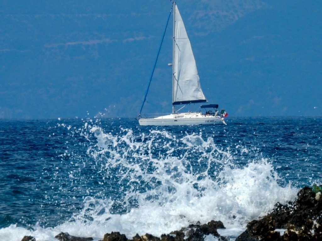 Πυρκαγιά σε σκάφος στη Μαρίνα Λαυρίου