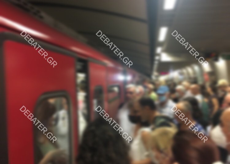 Το αδιαχώρητο επικρατεί στο μετρό του Συντάγματος – Τι καταγγέλλει επιβάτης στο DEBATER