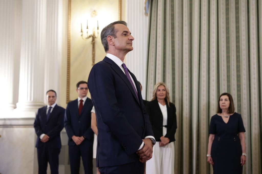 Ορκίζονται την Τρίτη και σηκώνουν μανίκια τα μέλη της νέας κυβέρνησης