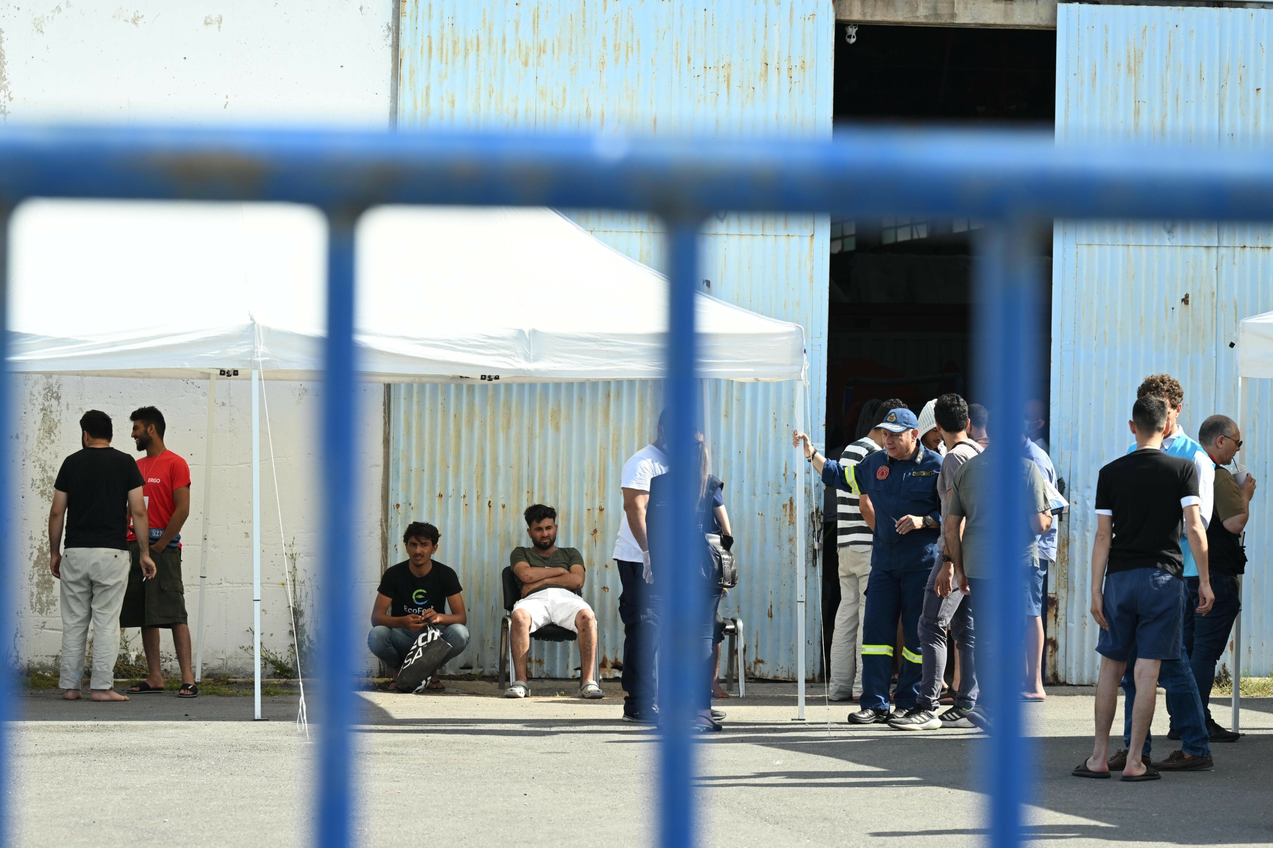 Ναυάγιο στην Πύλο: Εντοπίστηκαν διακινητές ανάμεσα στους διασωθέντες – 78 οι νεκροί – Τραγικές στιγμές στην Καλαμάτα