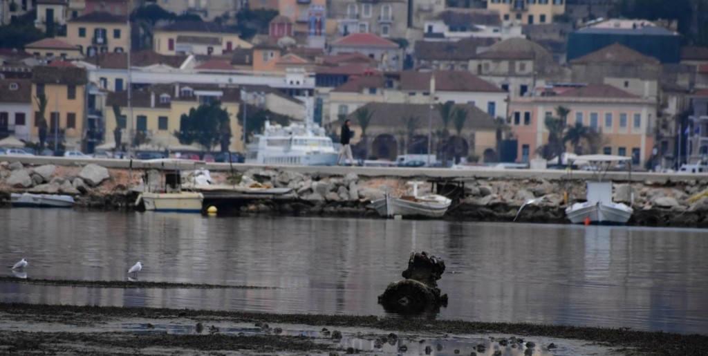 Ναύπλιο: Άφησαν το αυτοκίνητο στη μέση του δρόμου και κοιμήθηκαν… γυμνοί