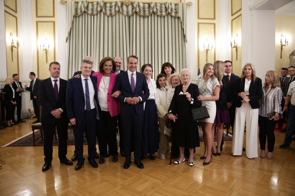 Ο Κυριάκος Μητσοτάκης ορκίστηκε Πρωθυπουργός – Πήρε την σκυτάλη από τον Ιωάννη Σαρμά (pics&vid)