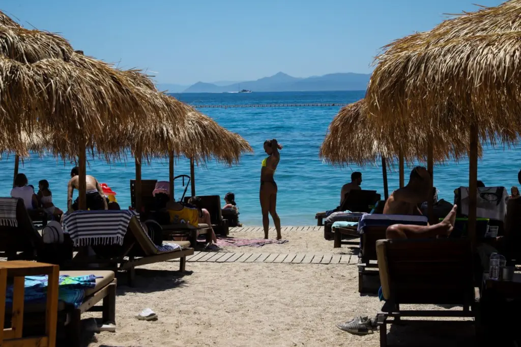 «Λουκέτο» σε beach bar στην Κυπαρισσία -Έκοβε αποδείξεις από ταμειακές… φάντασμα