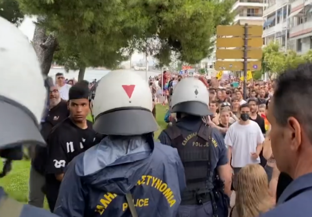 Θεσσαλονίκη: Νεαροί πέταξαν πέτρες και έβιζαν στο Thessaloniki Pride