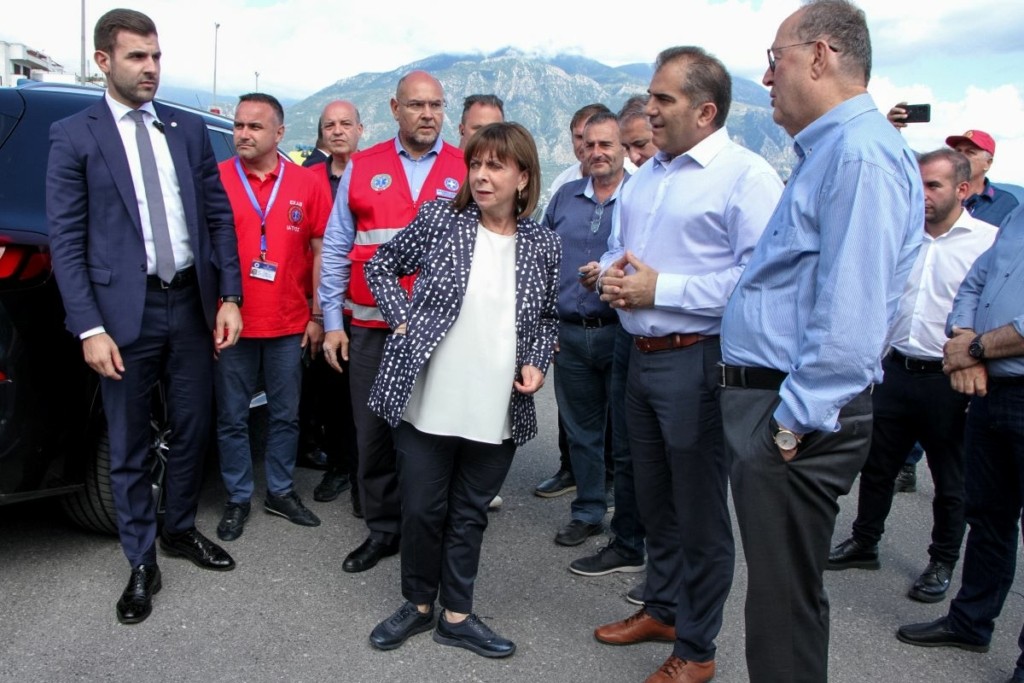 Καλαμάτα: Φραστική επίθεση στην Σακελλαροπούλου για το ναυάγιο – “Κάνετε show με τόσους νεκρούς”