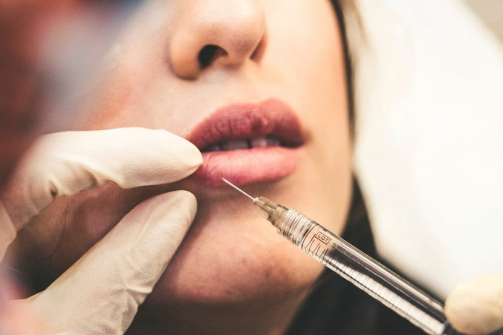 Κύκλωμα με παράνομα botox: Τι λέει η 54χρονη που συνελήφθη – “Πουλάμε καλλυντικά”