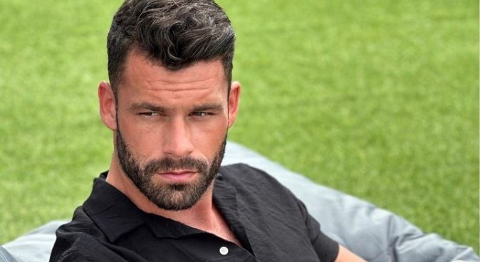 Ποια ήταν η ξανθιά καλλονή που συνόδευσε τον Στάθη Σχίζα στα Mad VMA; (pics&vid)