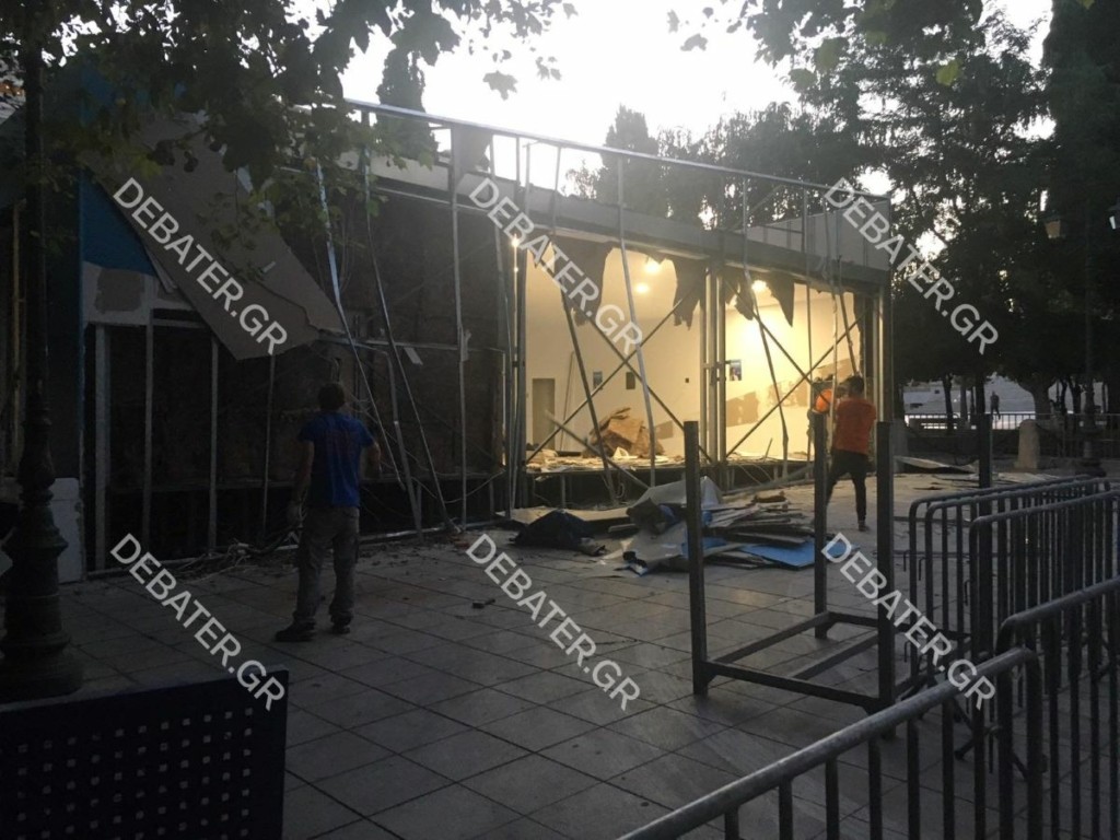 Τέλος εκλογών – Άρχισε το “ξήλωμα” στο Σύνταγμα (pics&vid)