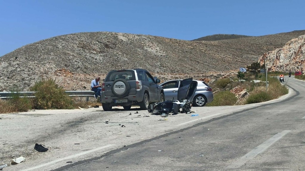 Αυτοκίνητο συγκρούστηκε με ποδήλατο που οδηγούσε ανήλικος στη Σύρο – Ο 17χρονος διασωληνώθηκε και μεταφέρθηκε στην Αθήνα