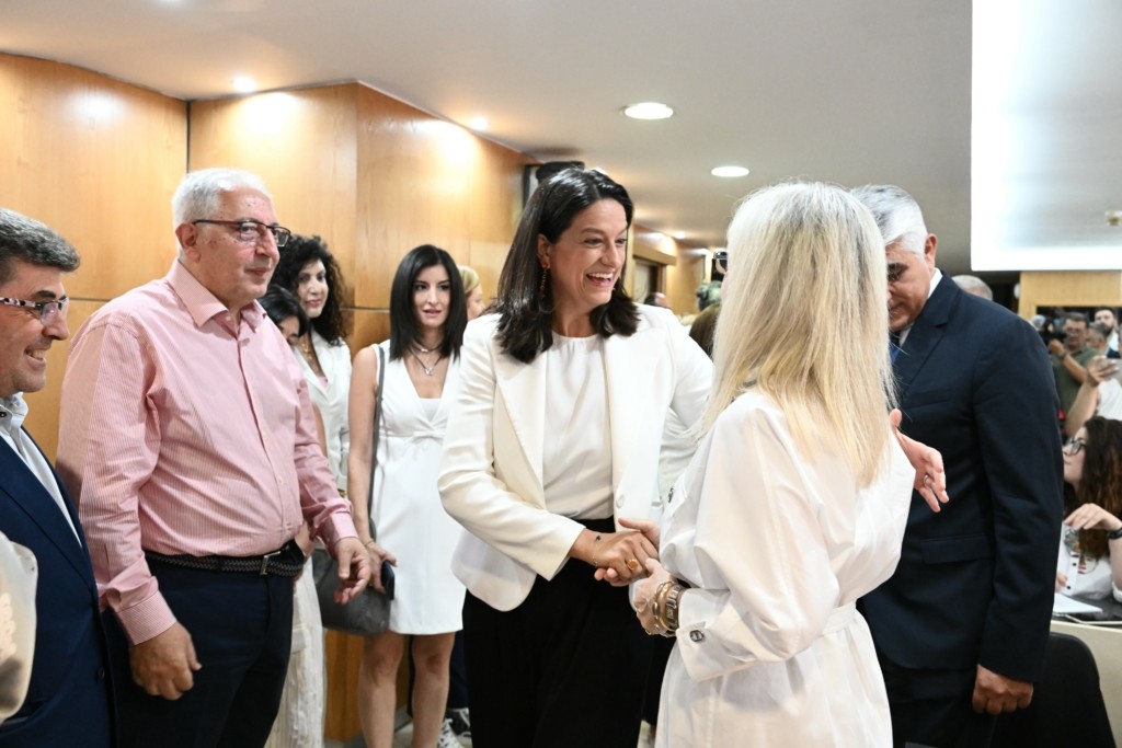 Αλλαγή σκυτάλης στα υπουργεία – Οι τελετές παράδοσης – παραλαβής (pics&vids)