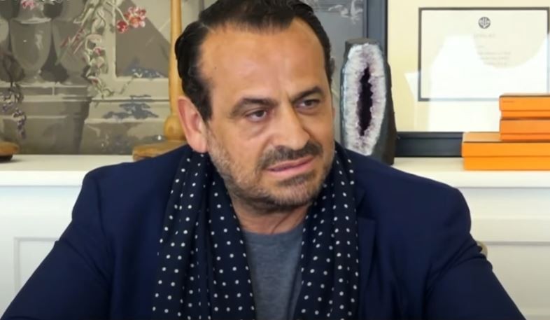 Μετά τη Λίλι Κόλινς στο “Emily in Paris”, ο Βασίλης Ζούλιας ντύνει την Κιμ Κατράλ του “Sex and the City” (vid)