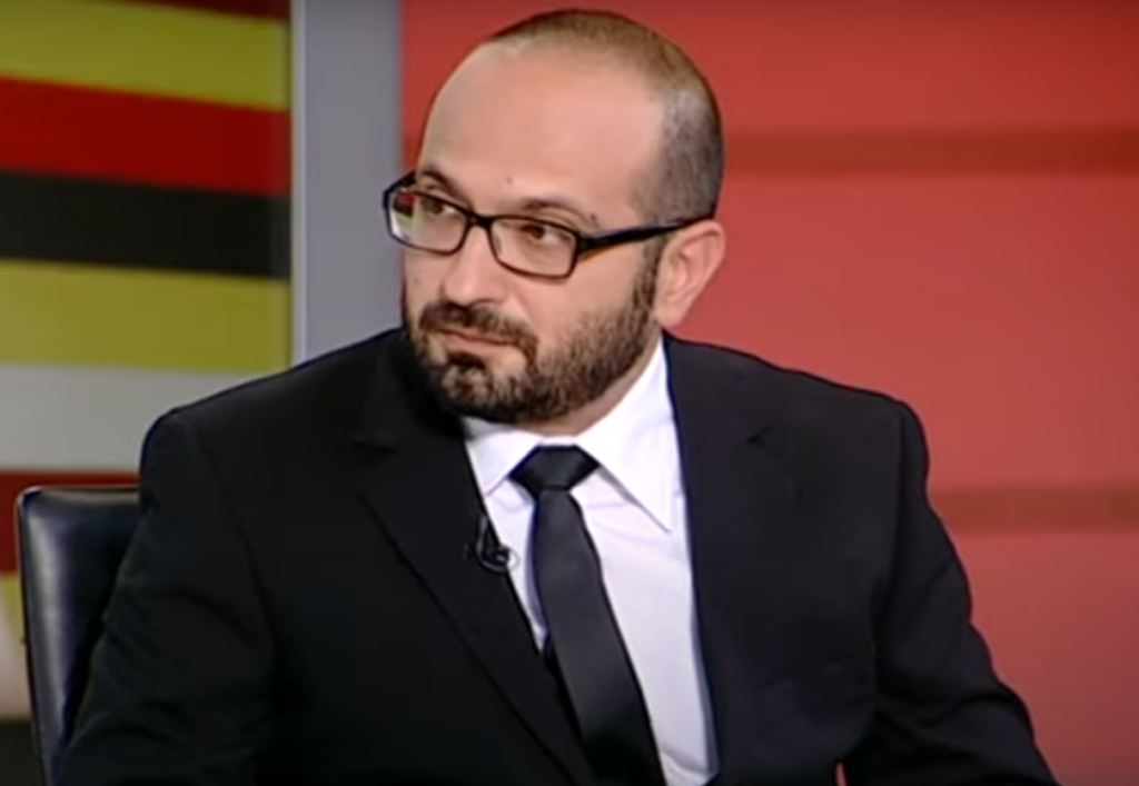 Στο “πλευρό” του Σπύρου Πνευματικού ο Μάνος Βουλαρινός – Τον υποστηρίζει μετά τις δηλώσεις για τους καρκινοπαθείς