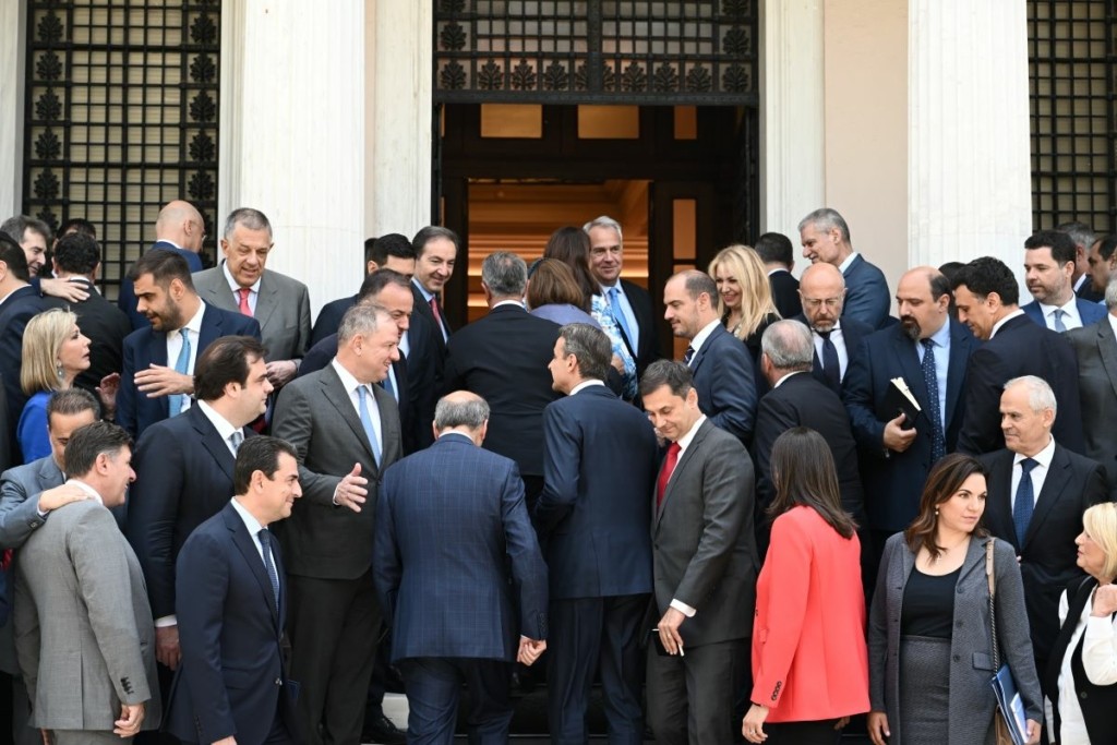 Ποια υφυπουργός πήγε με αθλητικά στο πρώτο Yπουργικό – Οι εμφανίσεις που ξεχώρισαν (pics)