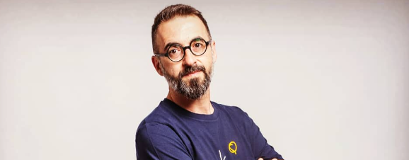 Γιώργος Ριζόπουλος – Το βιογραφικό, η ηλικία, η κόρη, το Instagram, οι Stand up παραστάσεις και “Οι Προδότες”