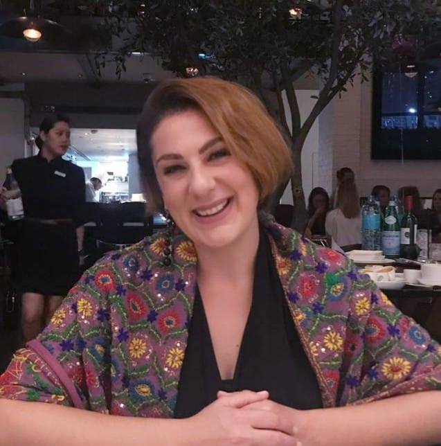 Μαρίνα Καρατζόγλου – Το βιογραφικό, η ηλικία, η πασίγνωστη αδελφή, ο σύζυγος, η κόρη και “Οι Προδότες”