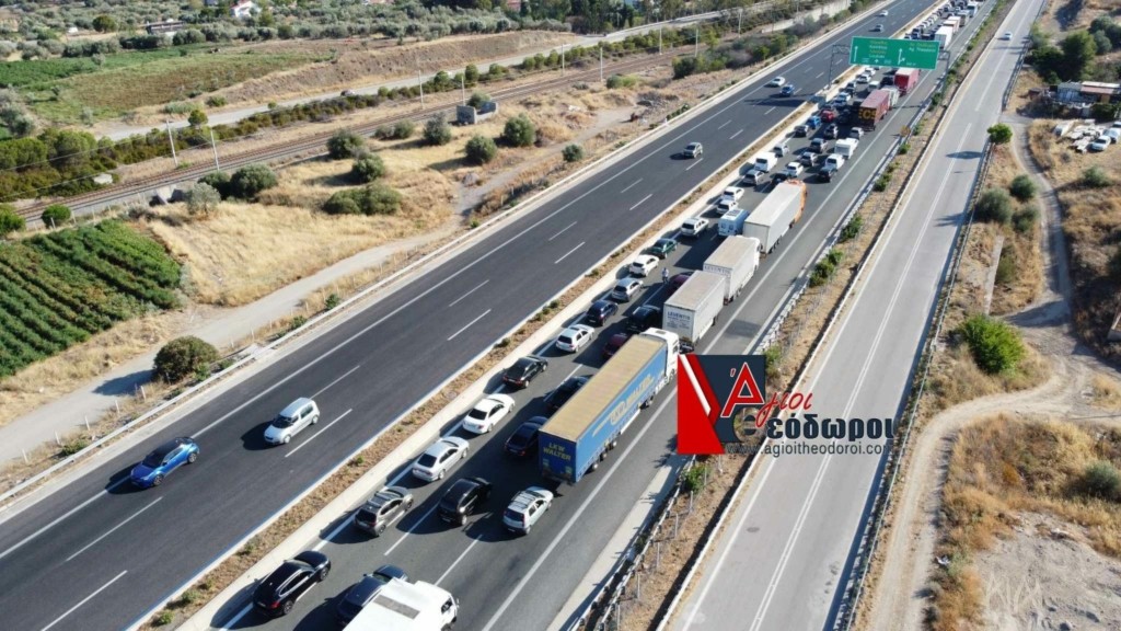 Φωτιά στο Λουτράκι: Κλειστή η παλαιά και νέα Εθνική Οδός Αθηνών-Κορίνθου
