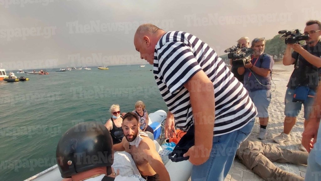 Φωτιά στη Μαγνησία: Στους 133 οι απεγκλωβισμένοι από το λιμάνι της Νέας Αγχιάλου