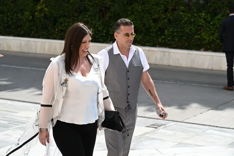 Ζωή Κωνσταντοπούλου: Μαζί με τον Διαμαντή Καραναστάση στην ορκωμοσία της Βουλής (pics)