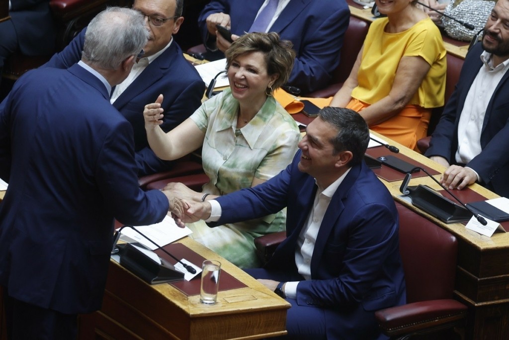 Αλέξης Τσίπρας: Από την πίσω πόρτα στην ορκωμοσία στη Βουλή