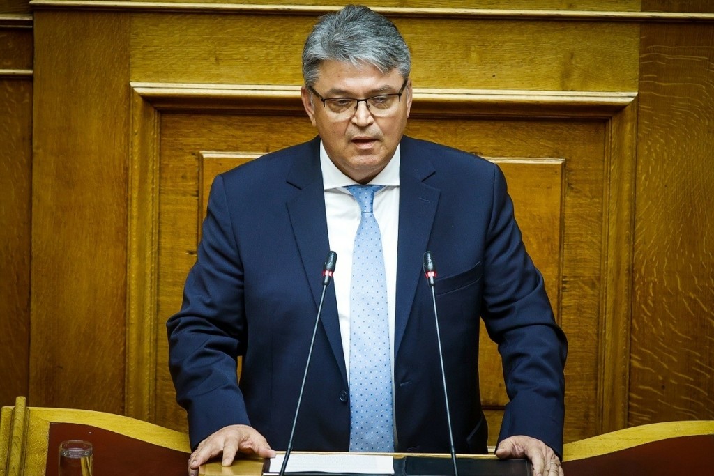 Νατσιός: «Δεν ήρθαμε για να κάνουμε τη Βουλή τσίρκο»