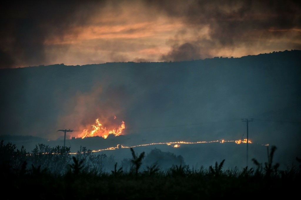 Μπαράζ μηνυμάτων του 112 για εκκενώσεις οικισμών στη Μαγνησία