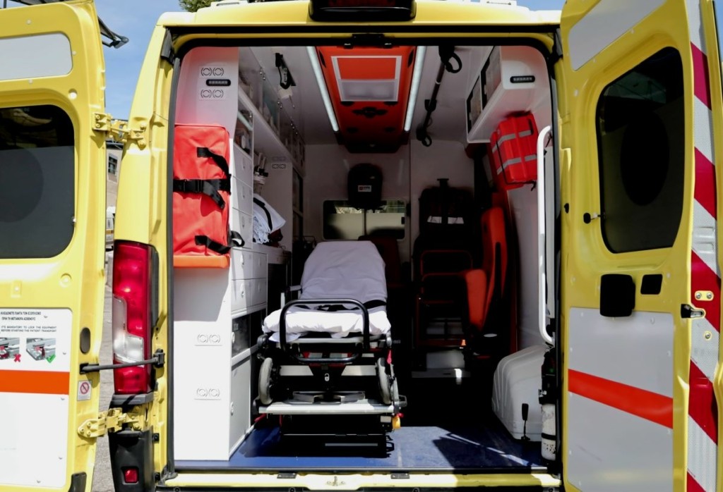 Ηράκλειο: 39χρονος πήδηξε από μπαλκόνι 2ου ορόφου – Δίνουν μάχη για να τον κρατήσουν στην ζωή