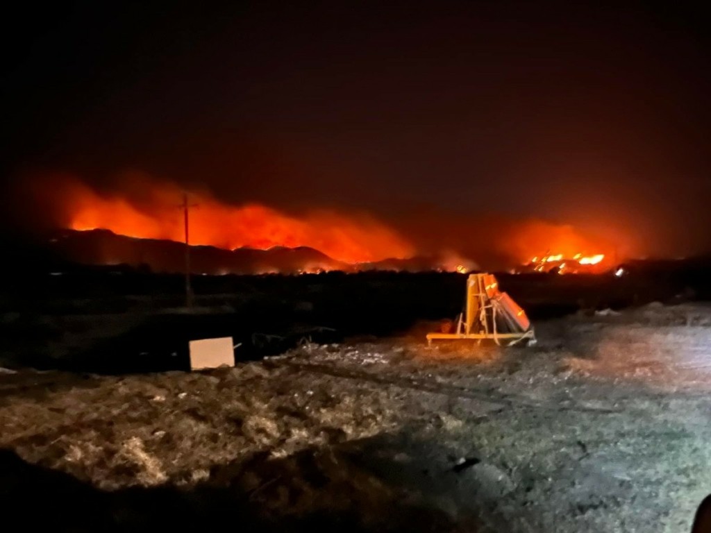 Φωτιά στη Ρόδο: Πλησιάζουν σπίτια οι φλόγες στο Γεννάδι – Ύποπτος με μπιτόνι βενζίνης εντοπίστηκε στον Μαλώνα