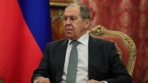 Λαβρόφ: “Η Μόσχα δεν απορρίπτει κανένα σχήμα για τη συζήτηση της ειρηνευτικής διαδικασίας”