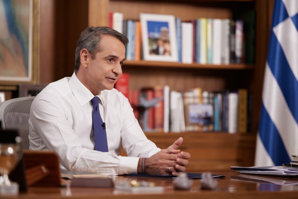 Φωτιά στη Ρόδο: Ο Κυριάκος Μητσοτάκης στο Ενιαίο Συντονιστικό Κέντρο Επιχειρήσεων και Διαχείρισης Κρίσεων