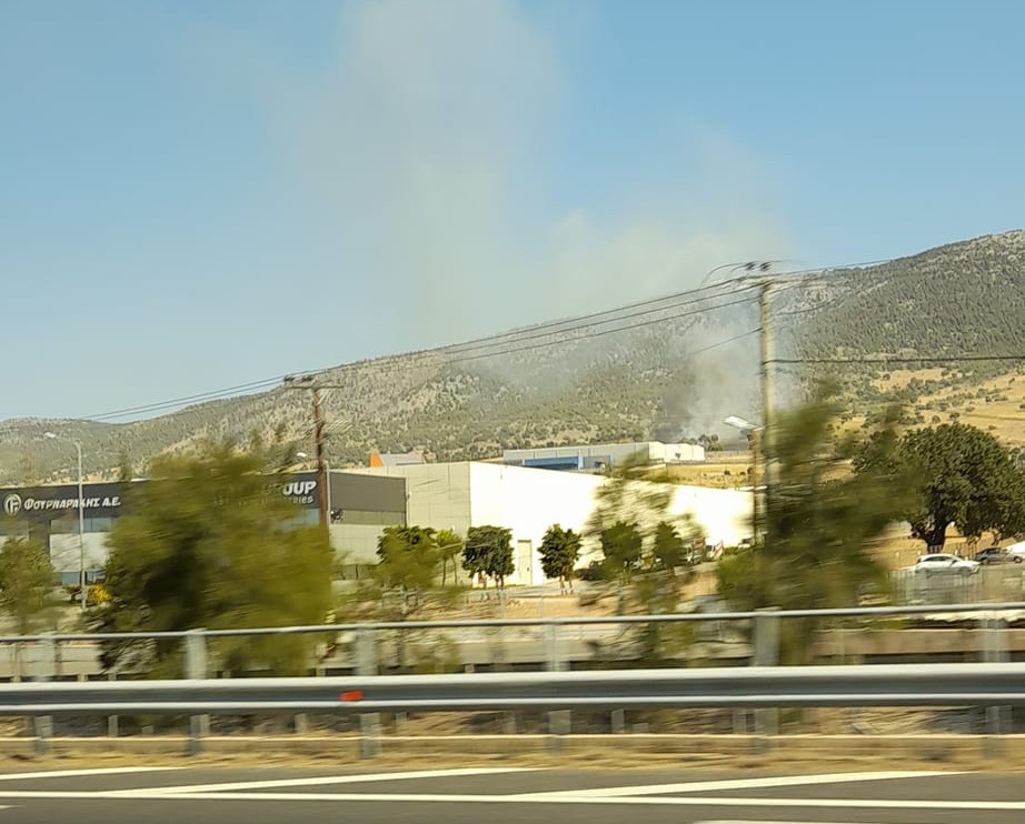 Φωτιά ΤΩΡΑ στον Ασπρόπυργο – Τέθηκε υπό μερικό έλεγχο
