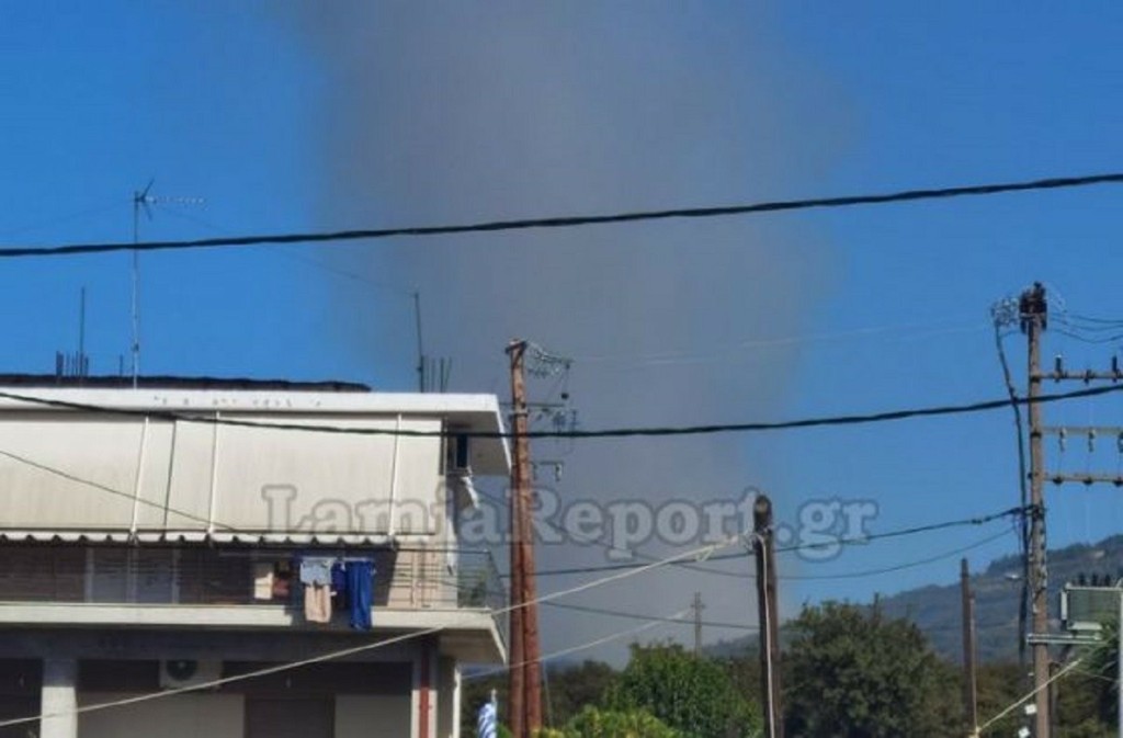 Φωτιά στη Λαμία: Αναζωπυρώθηκε η πυρκαγιά στα βόρεια της πόλης