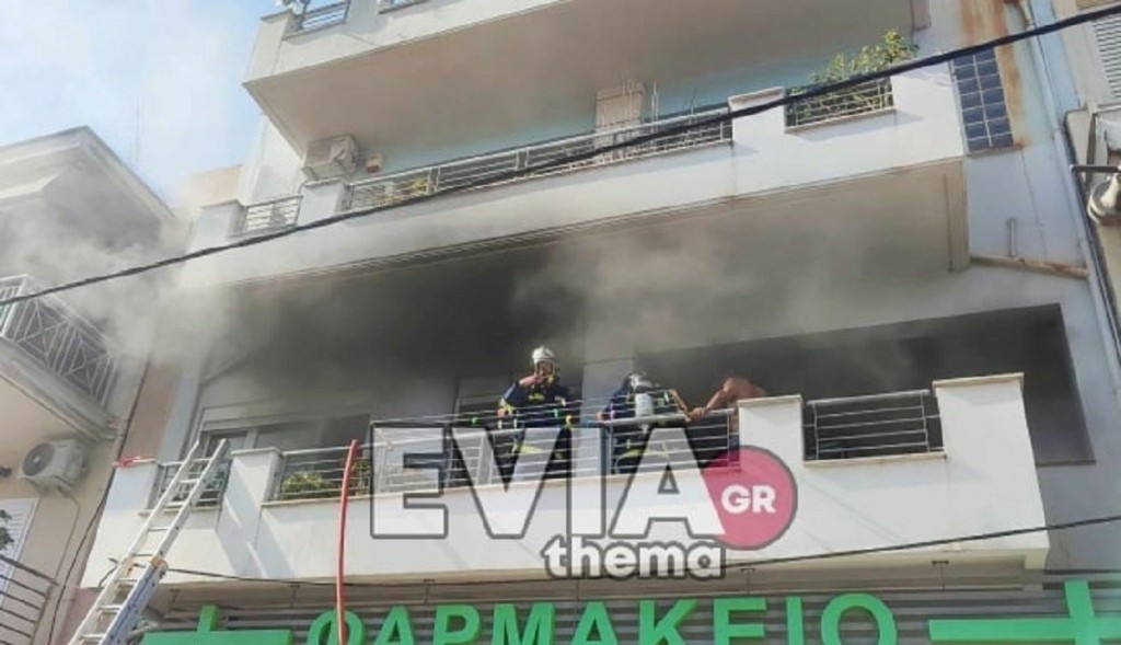 Φωτιά σε διαμέρισμα στη Χαλκίδα – Ένας άνδρας στο νοσοκομείο