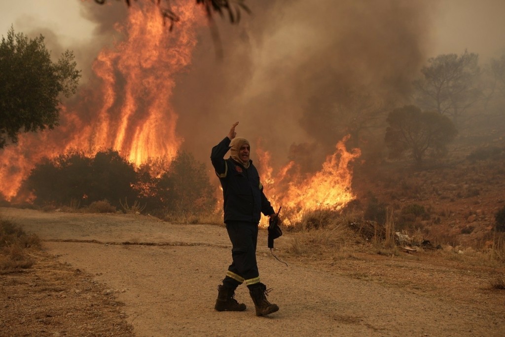 Φωτιές σε Ρόδο, Αίγιο, Κέρκυρα και Κάρυστο – Η ενημέρωση της Πυροσβεστικής για την εικόνα σε όλα τα μέτωπα