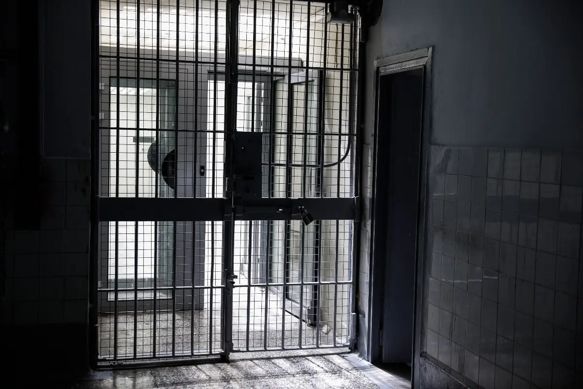 Δις ισόβια στον λέκτορα του ΑΠΘ που δολοφόνησε με αρσενικό τη σύζυγό του και την γιαγιά της – “Κερνούσε δηλητήριο”