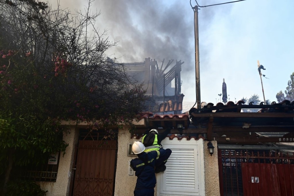 Φωτιά στο Λαγονήσι: Εγκλωβίστηκαν δύο υπερήλικες