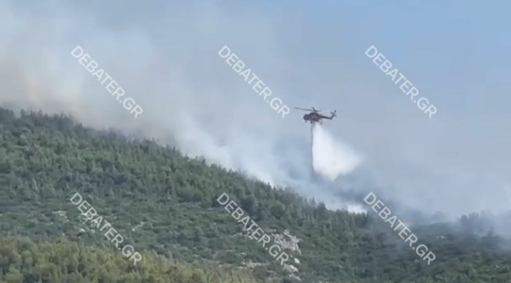 Σε εξέλιξη η φωτιά στο Μαρκόπουλο – Ποιοι δρόμοι είναι κλειστοί λόγω της πυρκαγιάς