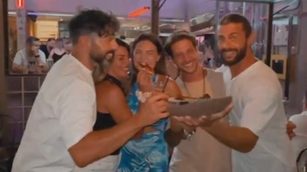 Ο Μπόγδανος έκανε το πιο fun Survivor reunion στο μαγαζί του – Έπεσαν όλοι με τα μούτρα στο φαγητό! (pics)