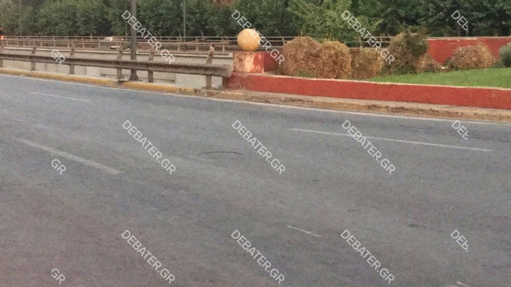Φρεάτιο προκάλεσε τροχαίο στην Κηφισίας (pics)