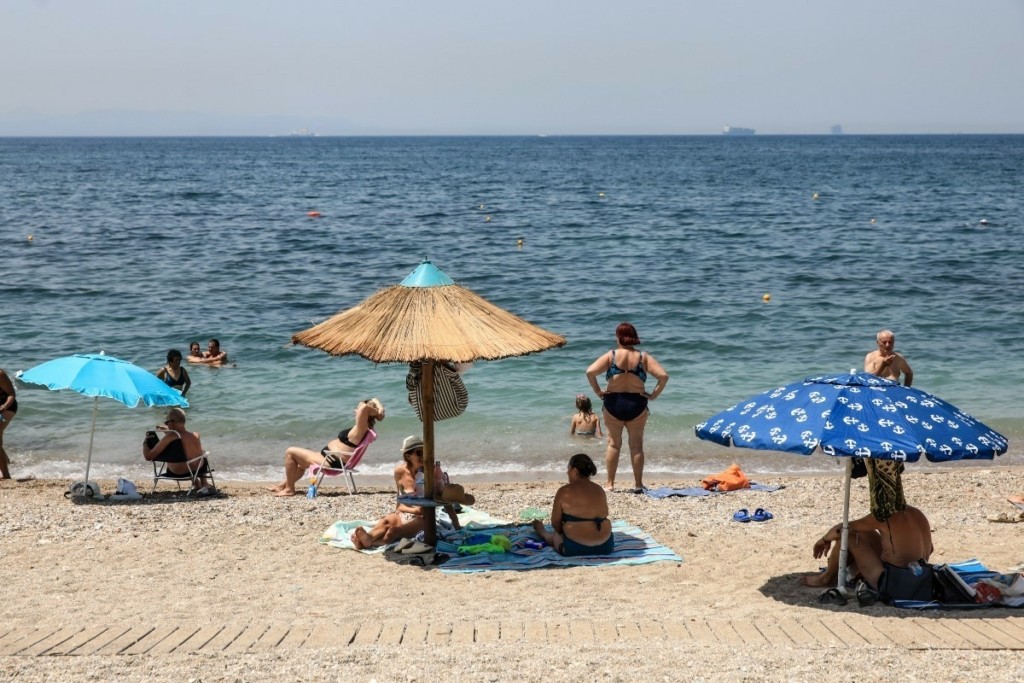 Καύσωνας: Ξανά στον «φούρνο» η χώρα από την Πέμπτη – Επιστρέφουν τα 43αρια – Νέο έκτακτο δελτίο