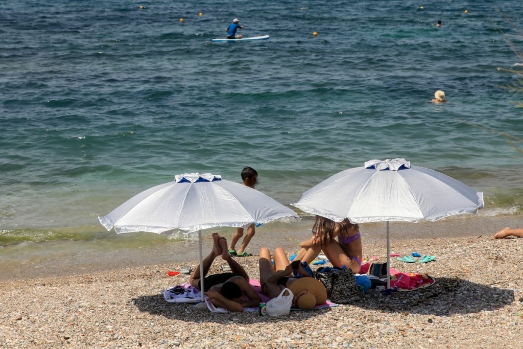 Δείχνει τα… «δόντια» του ο καύσωνας και σήμερα – Άνω των 40 βαθμών η θερμοκρασία στο μεγαλύτερο μέρος της χώρας