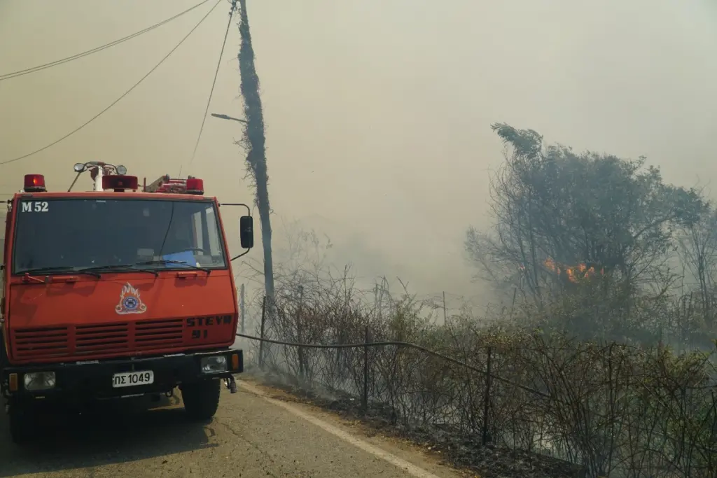 Φωτιά ΤΩΡΑ στον Όλυμπο – Σε δύσβατη περιοχή στην Καρυά Ελασσόνας