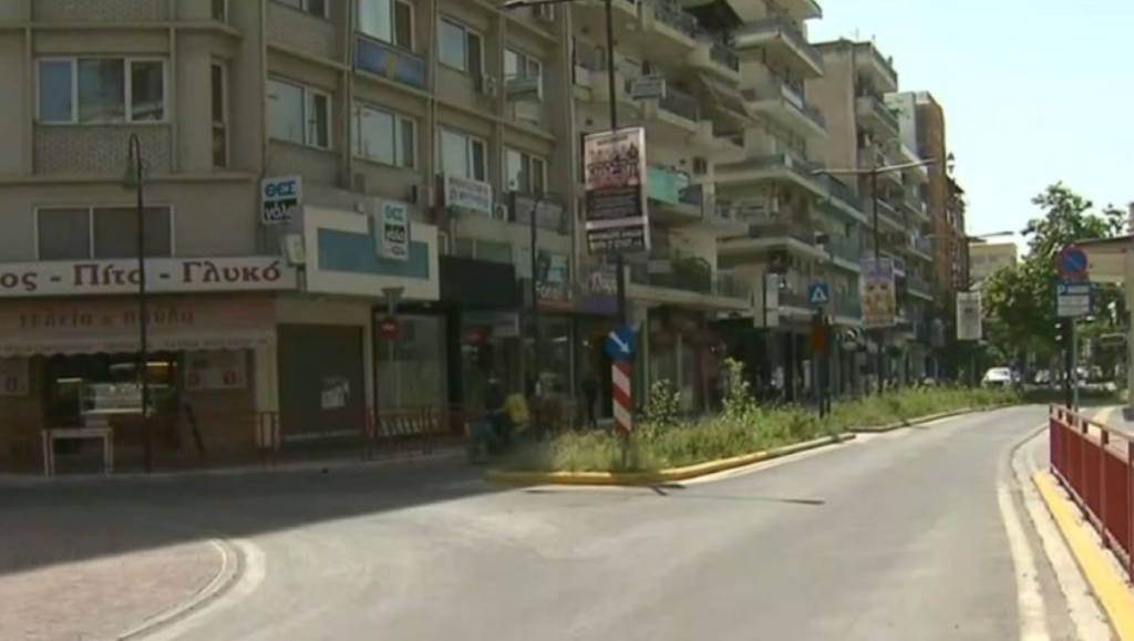 “Άδειοι” οι δρόμοι της Λάρισας λόγω του ακραίου καύσωνα
