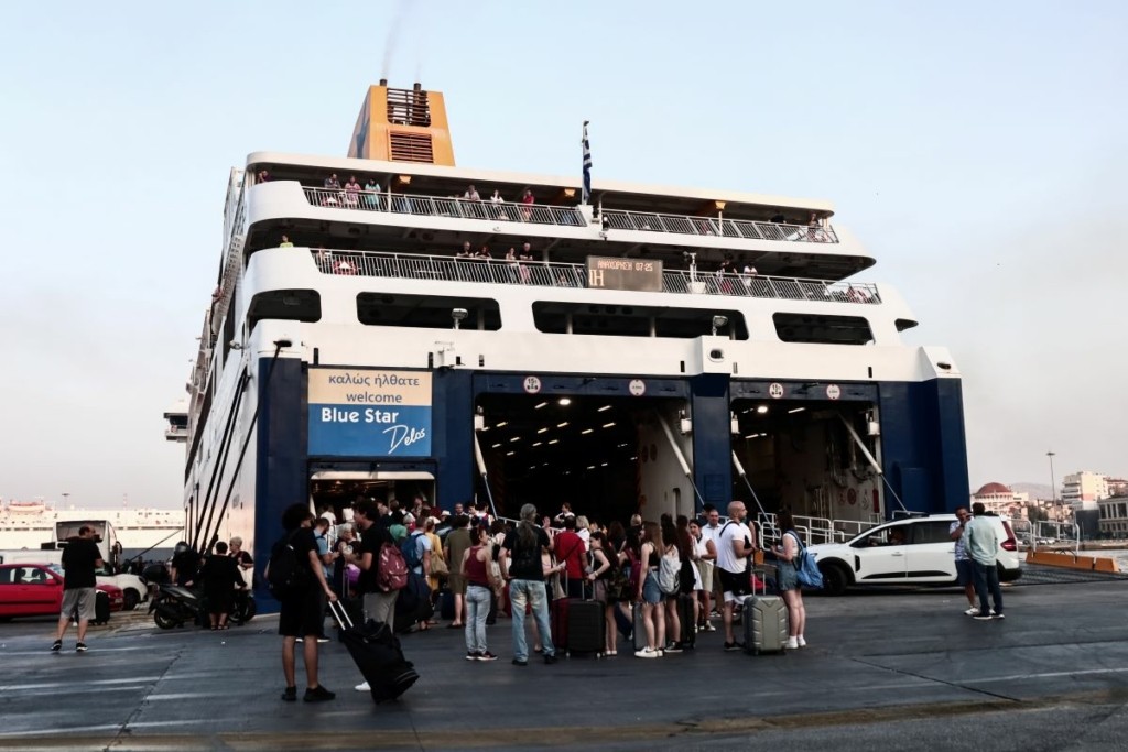 Άρχισε η μεγάλη επιστροφή των αδειούχων του Αυγούστου – Μεγάλη η κίνηση στα λιμάνια (vid)