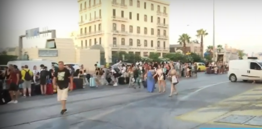 Όπου φύγει – φύγει για το “καυτό” Σαββατοκύριακο – Το αδιαχώρητο στα λιμάνια