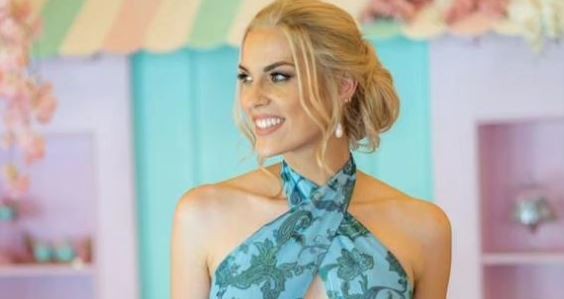 Η Μαντώ Γαστεράτου βάφτισε την ενός έτους κόρη της – Το ιδιαίτερο όνομα που πήρε η νεοφώτιστη (pics)