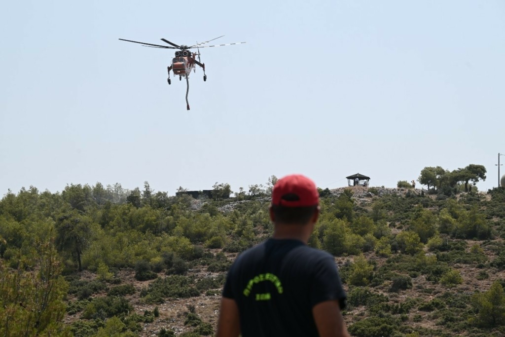 Νέες αναζωπυρώσεις σε Μάνδρα και Ρόδο – Η εικόνα που παρουσιάζουν τα υπόλοιπα μέτωπα