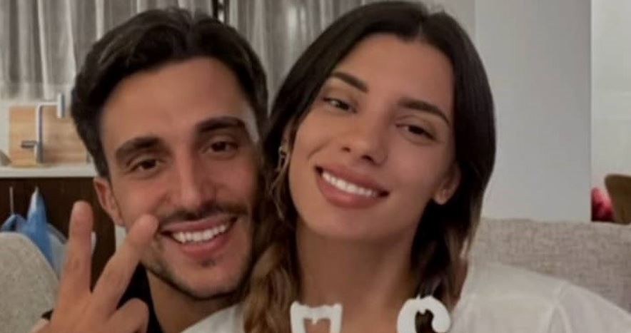 Η έκπληξη του Σάκη Κατσούλη για τα γενέθλια της Μαριαλένας Ρουμελιώτη και η τούρτα Survivor (pics)